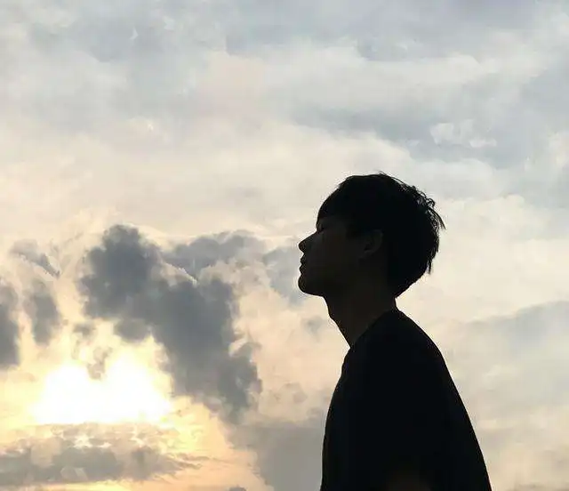 暗黑高冷头像女背影真人