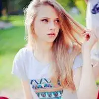 女生大笑阳光头像欧美微信头像图片大全