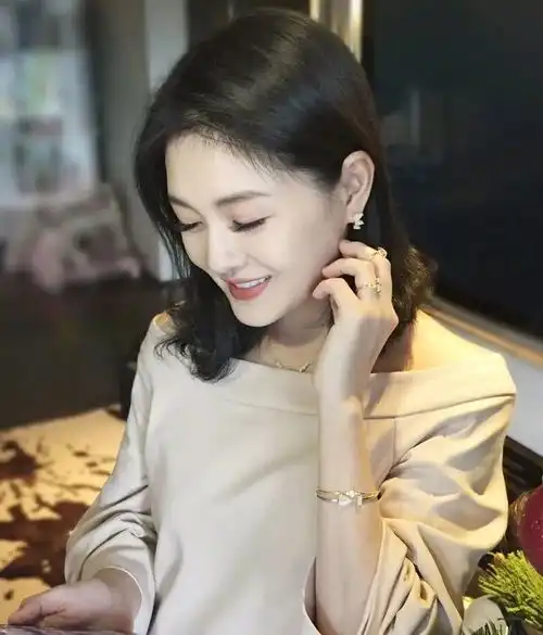 42岁大s靠这个细节赢了刘涛女人我最大推荐明星化妆师御用手脚开裂,冻疮终于有救啦