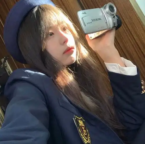 女头理想主义的花不能开在浪漫主义的土壤里