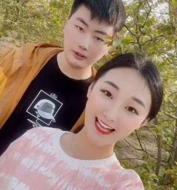 陈亚男找到翻红之路,为贫困县残疾人直播带货,这下你们还骂什么