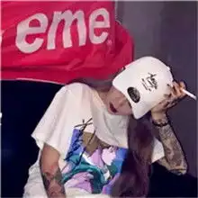 抽烟的女生头像女生抽烟的样子比较拽呢