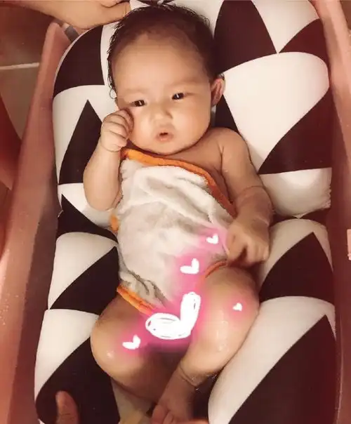 欧弟晒照为小女儿庆生,呆萌女汉子变美萌小淑女了,越长越好看
