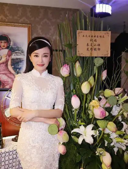 蕾丝旗袍穿出来有多美林志玲少女,柳岩性感,秦岚温婉甜美