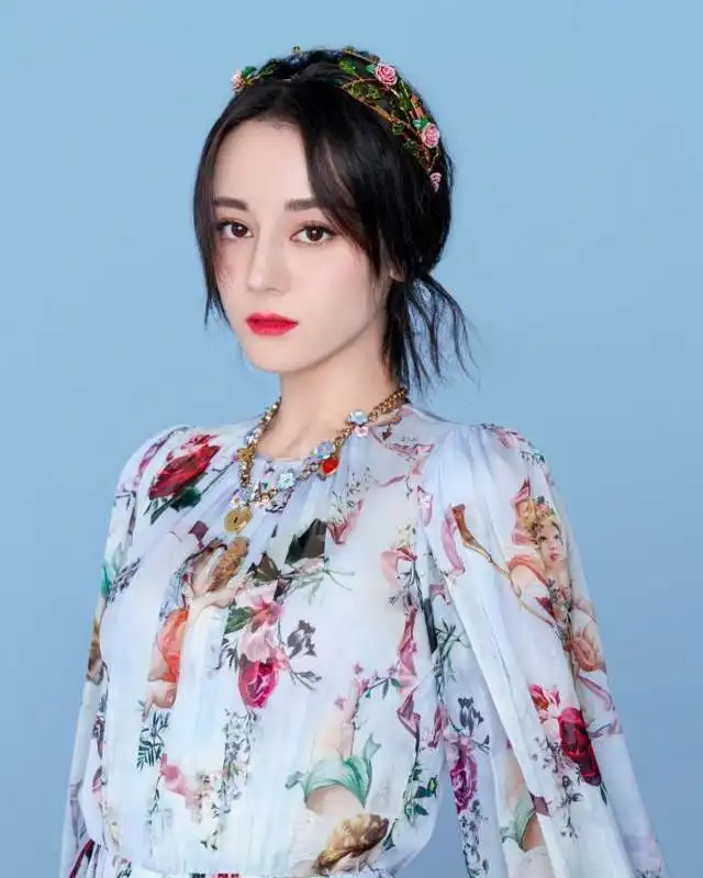 新疆美女颜值排名,丫丫屈居第四,热巴仅排第二,第一出场惊艳