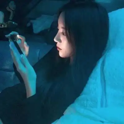 冷酷帅气的女生头像女郎