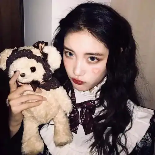 头像丨你别看现在这么多单身狗很多都在等回不来的人