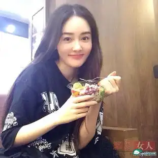 网络中的女神生活中的路人