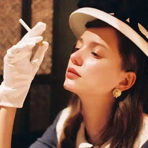 龙年微信头像女翁虹