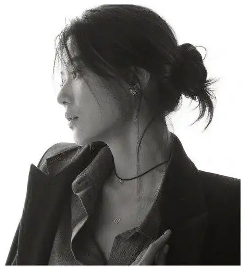 韩国气质美女明星全智贤黑白时尚写真美图