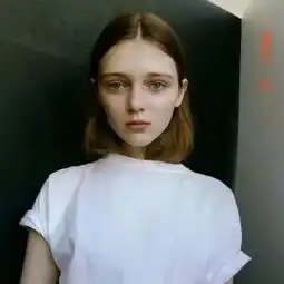 高清时尚的欧美女生头像面对爱情不忘初心