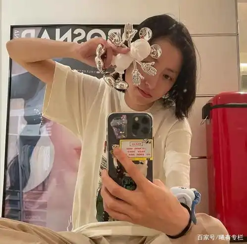 真北漂女孩周雨彤一个在厨房里拍大片的时尚博主