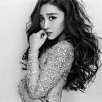 锁骨照片女生图片黑白微信头像图片大全