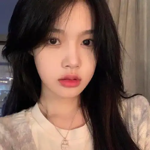 纯欲风女生头像真人不像