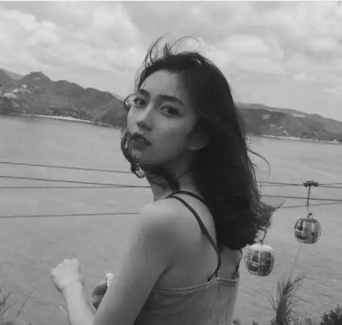 美女头像真人版伤感句子