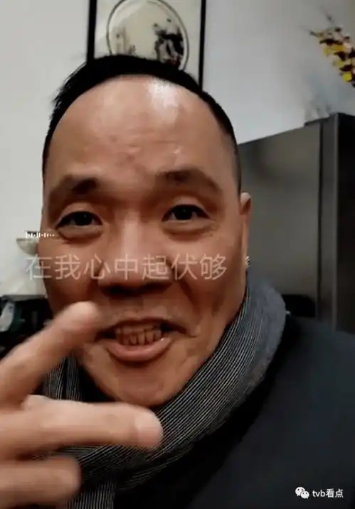 73岁梁小龙戴墨镜气场足5位周星驰配角齐聚内地,疑似合作拍戏