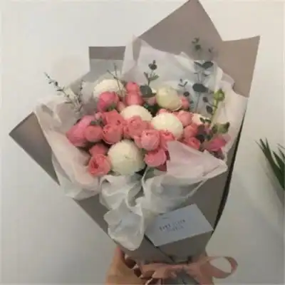 女生手拿花唯美图片头像