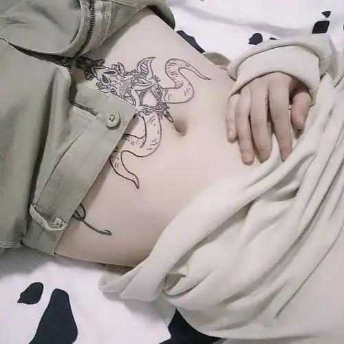 女生的这几处纹身,只有在特殊场合才看得见直男门诊