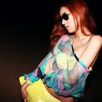 求好看的qq空间头像女版,最好是欧美风格滴