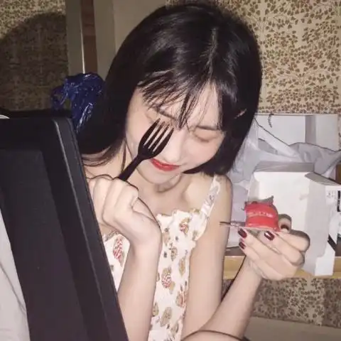 群聊头像女生搞笑结局