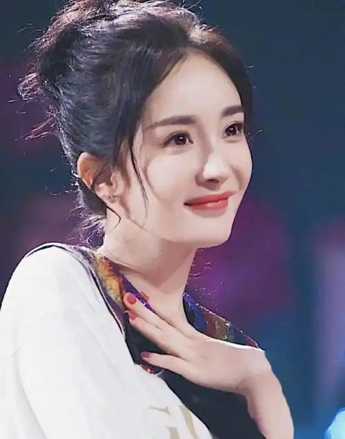 这些女星身材丰满上围傲人,看完我才知道微胖女人有多美