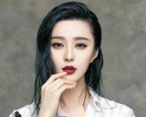 杨天真晒合照为范冰冰庆生,赞其是最有生命力的女性,我来说说