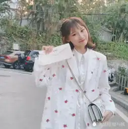 女生绿色头像全绿陈雪凝