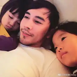 钟丽缇晒一家合照赞张伦硕