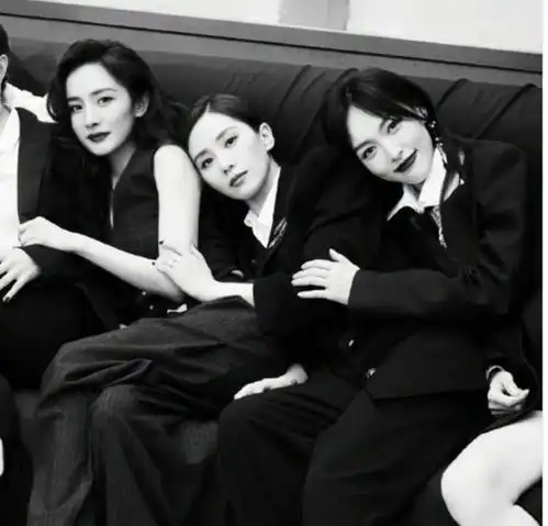 杨幂为周笔畅庆生相识9年感情依旧,超女时期就是笔笔的粉丝