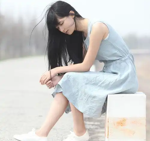 女人一旦上了35岁,穿裙子就要选择高级款,才会显得优雅有韵味