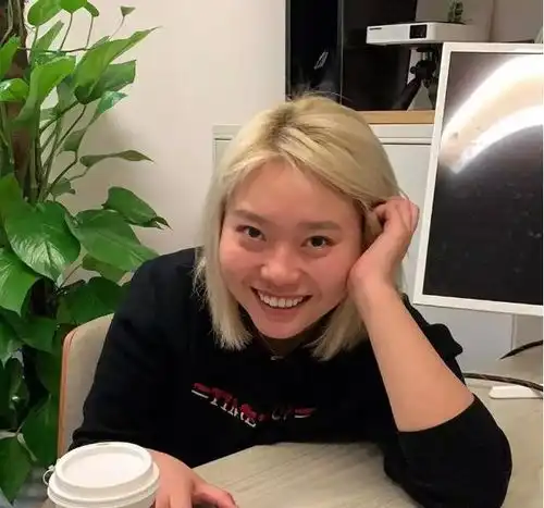 父母离异抑郁症自杀,李雪琴走红的背后,藏着别人不懂的忧伤