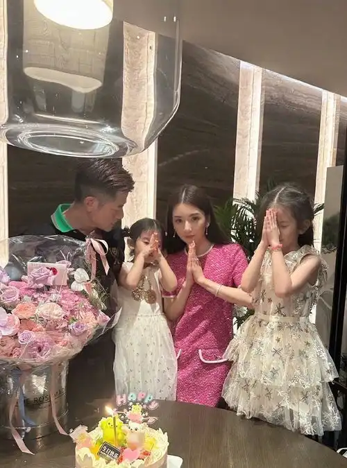 郭富城高调为方媛庆生,两个女儿出镜颜值高,一家四口被赞太幸福