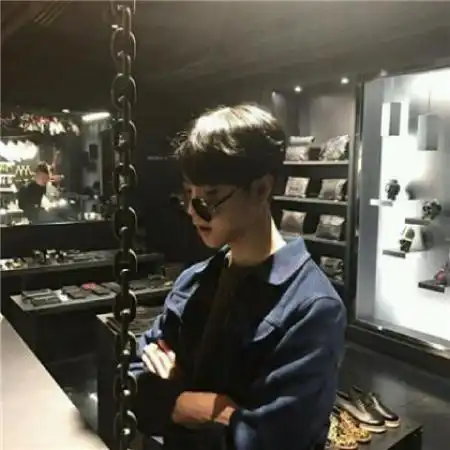 qq头像男生孤独寂寞不善言辞就活该孤独