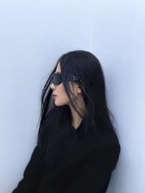 墨镜美女头像微信图片刘