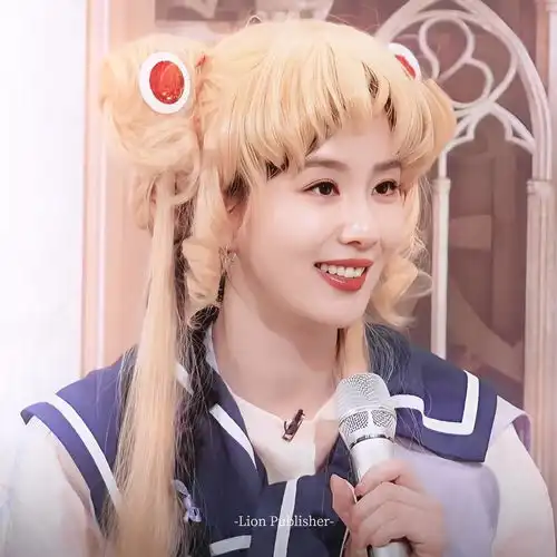 刘诗诗cos动漫角色水兵月挥动魔法棒笑容甜美超可爱