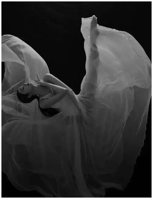 摆脱男性凝视后,这些女孩美到飞起来