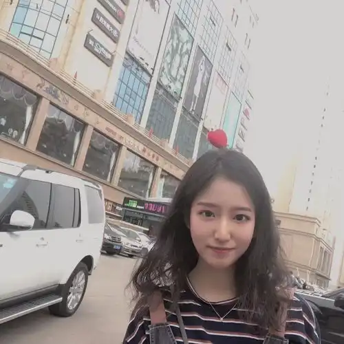 高中时素颜就好看的女生长大化妆后岂不是逆天吗
