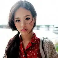 女生妩媚头像两腿之间的爱情不堪一击