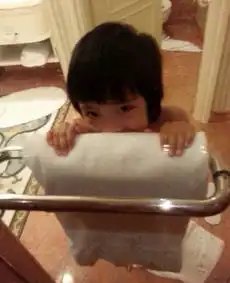 害羞女孩图片头像洗澡