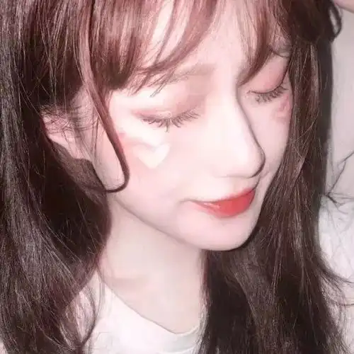 很丧的女生微信头像真人