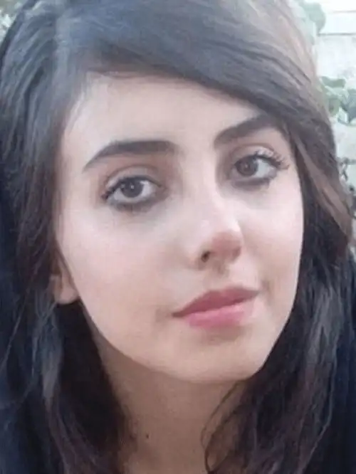 伊朗女孩整成了僵尸朱莉被判刑,如今终于露出真实面容