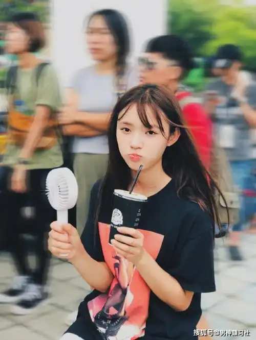 还在纠结出门怎么穿林允式想法ootd,每天穿搭呈现不重样