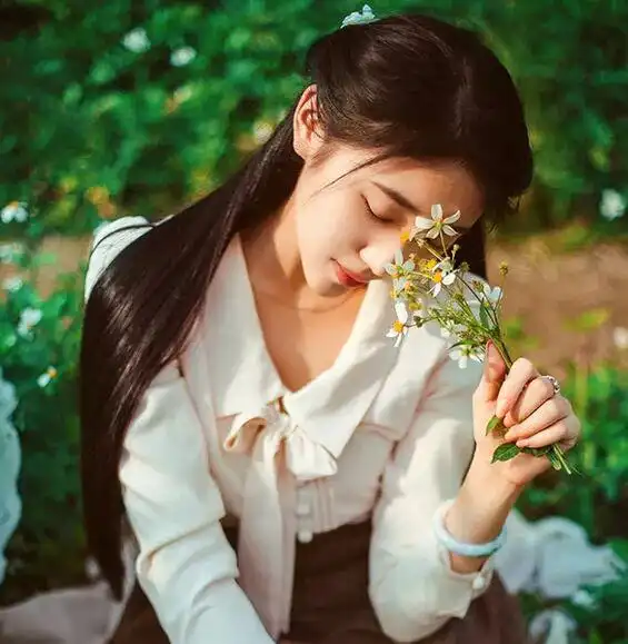女生头像水景阿姨