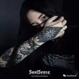 soulsense视界如果有这么sexy的女纹身师,应该不会觉得刺青太痛吧