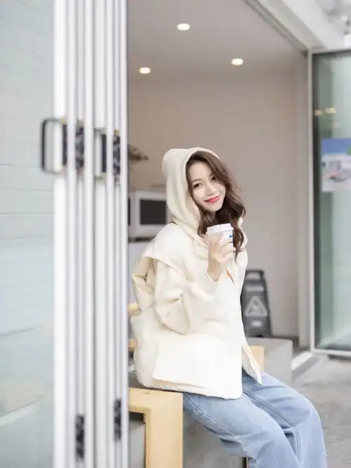 拍照告别剪刀手,9个手部姿势解决无处安放的手,这样拍更好看