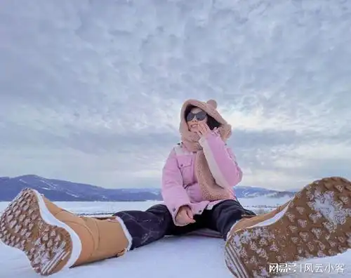 谭松韵穿粉色运动服,享受阳光少女感十足
