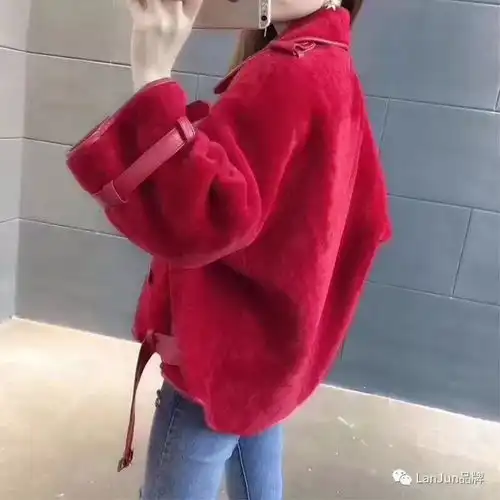 时尚品牌女装店超美女神款式多将带给你的新一轮视觉冲击