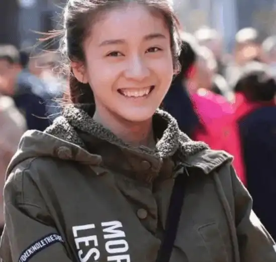 那些年女星的青涩照片,吴谨言人群中最亮,关晓彤素颜最耐看