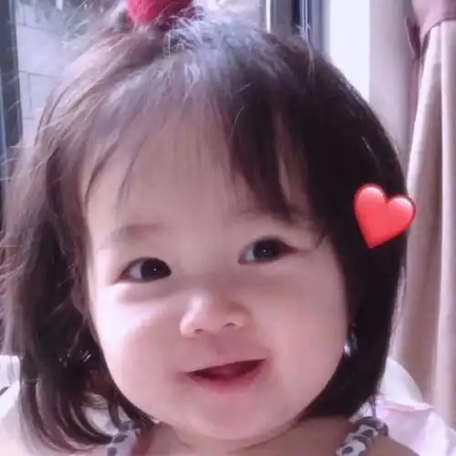 头像穿绿衣服小女孩托腮