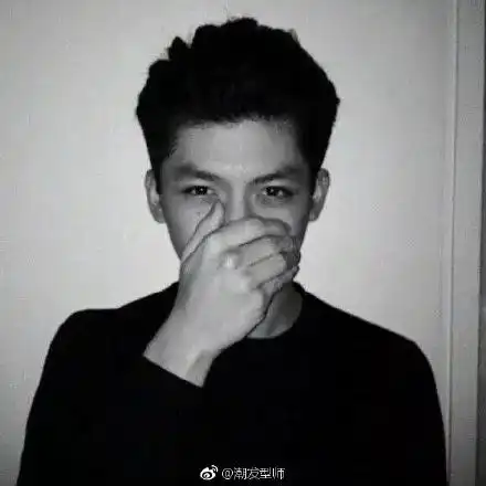 伤心女生头像高冷黑白伤
